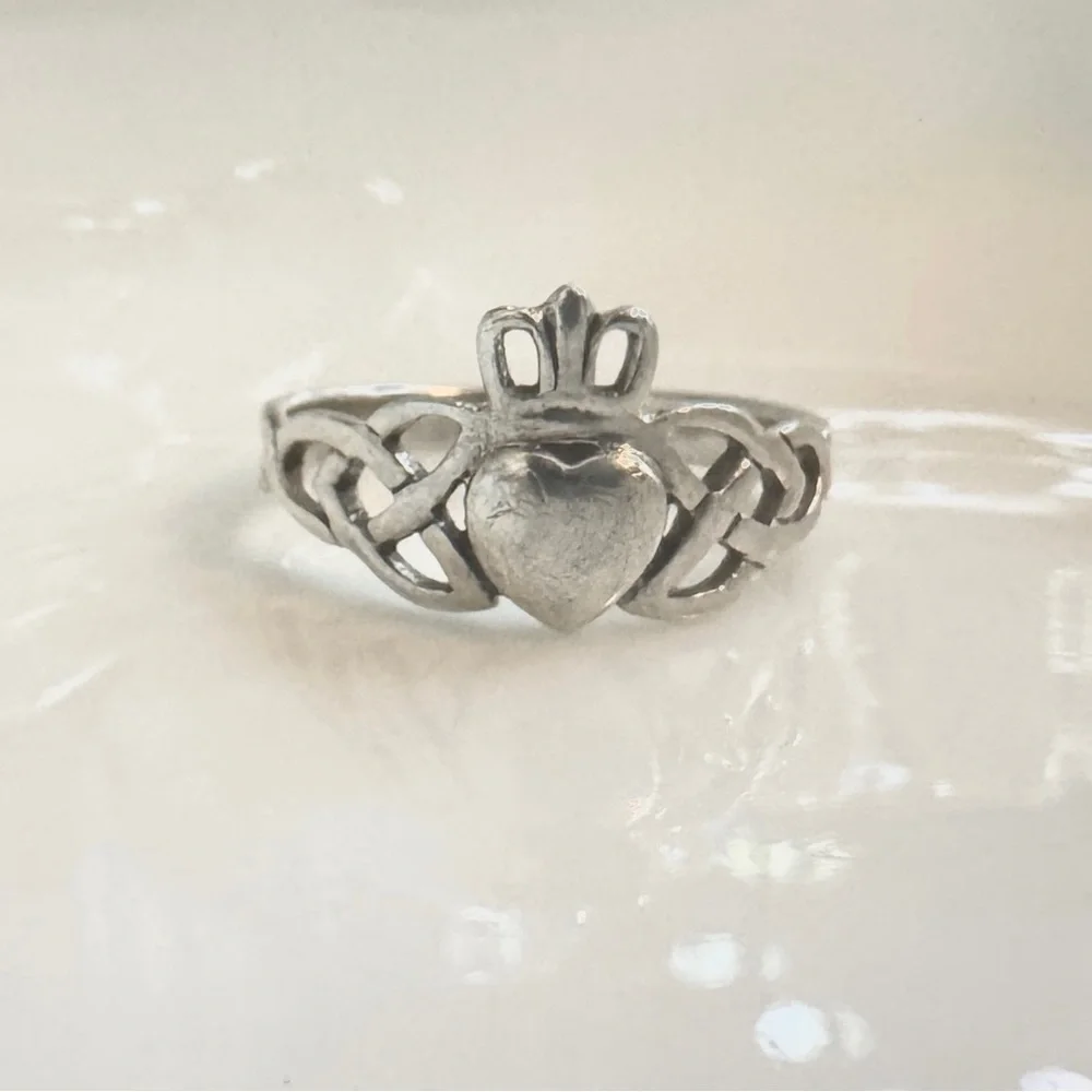 Vintage Sterling Silver Irish Celtic Claddagh Ring (8.5)